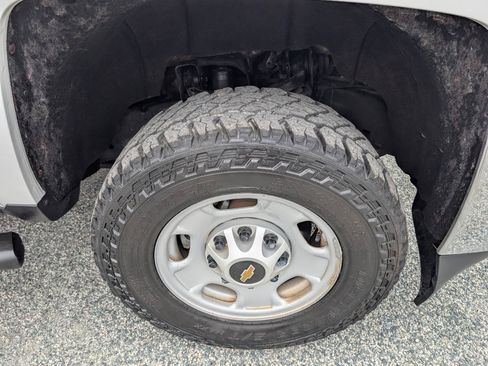 Used 2019 Chevrolet Silverado 2500 W/T AWD/4WD image 4
