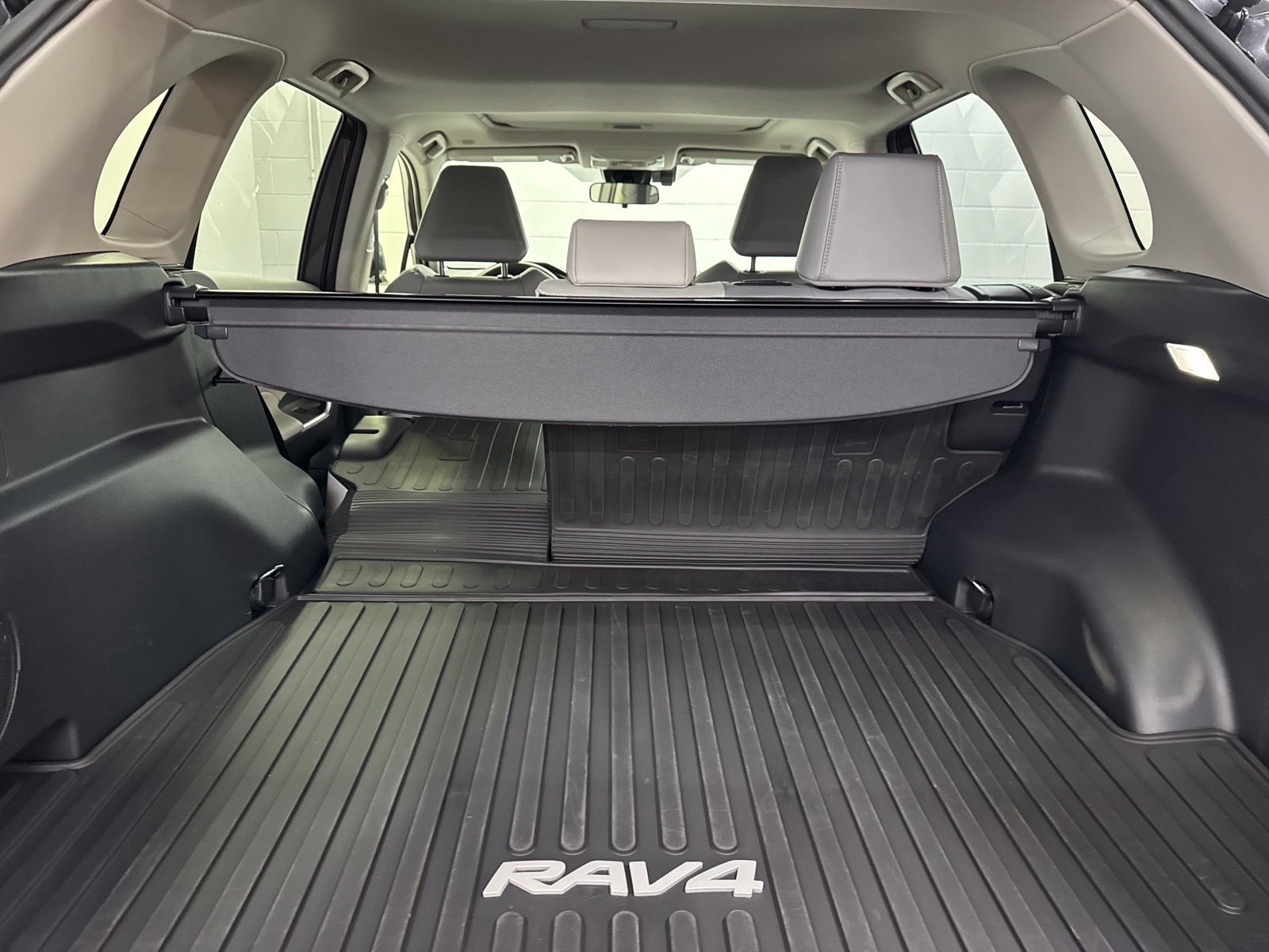 Used 2025 Toyota RAV4 XLE Premium w/ Weather Package AWD/4WD image 37