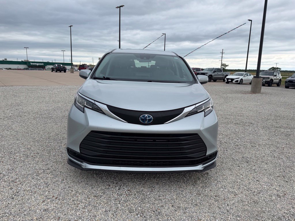 Used 2022 Toyota Sienna LE AWD/4WD image 8