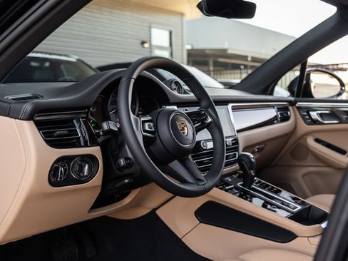 Certified 2026 Porsche Macan S AWD/4WD image 4