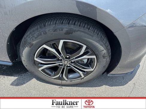 Used 2025 Toyota Sienna Platinum AWD/4WD image 22