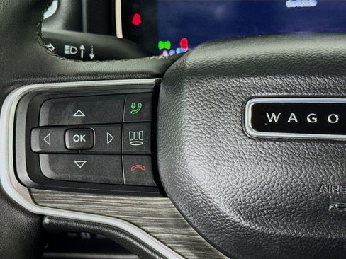 Used 2024 Jeep Wagoneer Series III AWD/4WD image 11