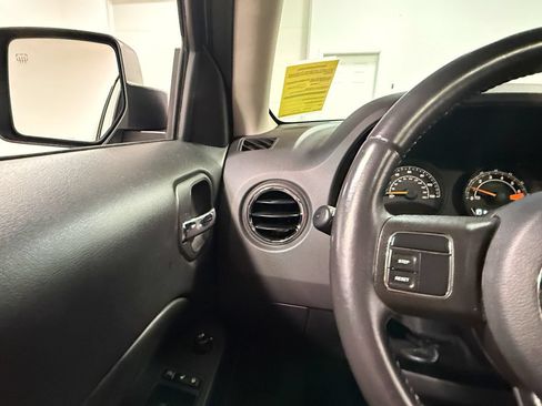 Used 2017 Jeep Patriot High Altitude AWD/4WD image 75