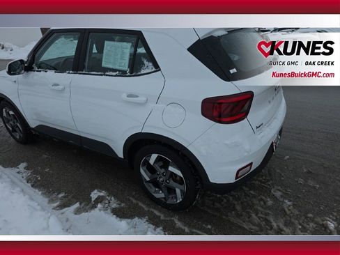 Used 2023 Hyundai Venue SEL image 7