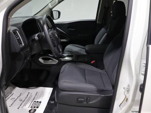Used 2024 Nissan Frontier SV AWD/4WD image 10