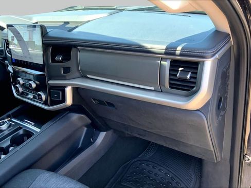 Used 2024 Ford Expedition XLT AWD/4WD image 18