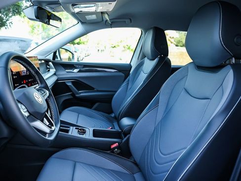 New 2026 Volkswagen Tiguan SE image 27