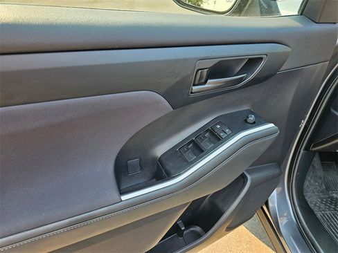 Used 2023 Toyota Highlander L image 20