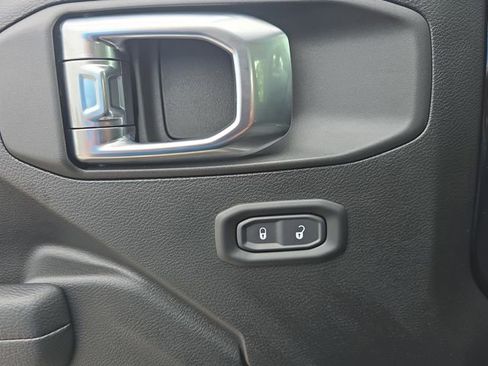 Used 2026 Jeep Wrangler Sport AWD/4WD image 28