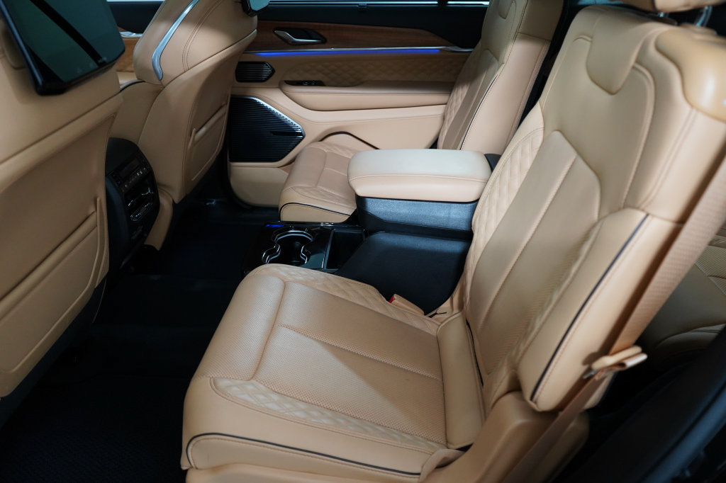 Certified 2025 Jeep Grand Cherokee L Summit AWD/4WD image 20