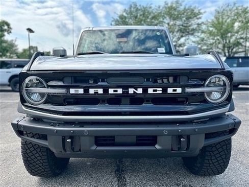 New 2024 Ford Bronco Outer Banks w/ Sasquatch Package image 2