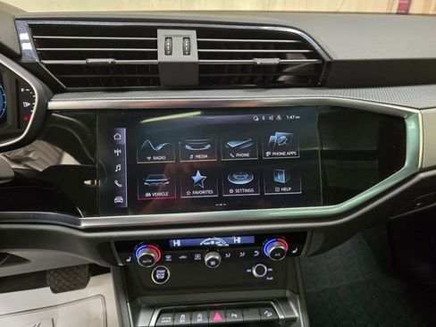 Certified 2024 Audi Q3 2.0T Premium w/ Convenience Package image 21