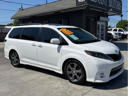 Used 2015 Toyota Sienna SE w/ SE Preferred Package FWD image 42