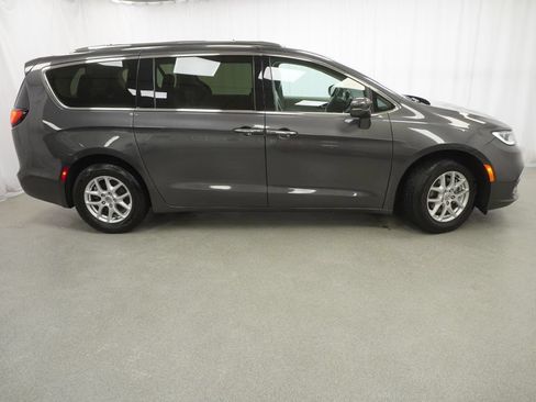 Certified 2021 Chrysler Pacifica Touring-L FWD image 10