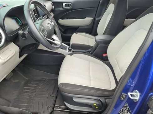 Used 2023 Hyundai Venue SEL FWD image 16