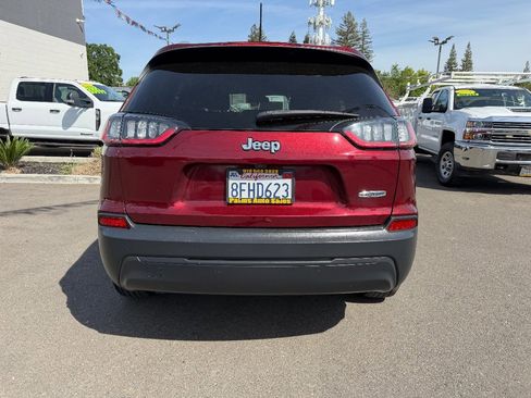 Used 2019 Jeep Cherokee Latitude w/ Popular Appearance Group image 6