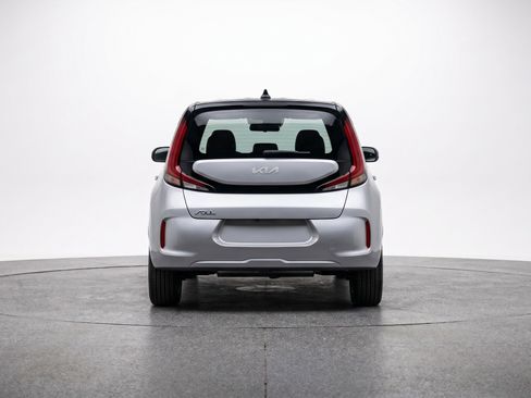 Used 2025 Kia Soul FWD image 7