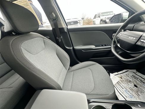 Used 2025 Kia K4 LXS image 15