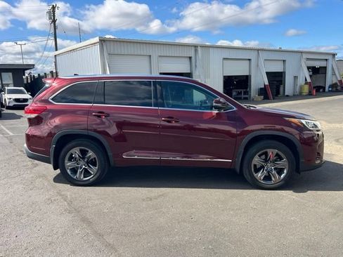 Used 2017 Toyota Highlander Limited Platinum AWD/4WD image 4