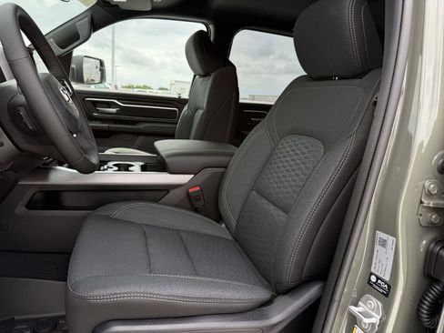 New 2026 RAM 1500 4x4 Crew Cab image 24