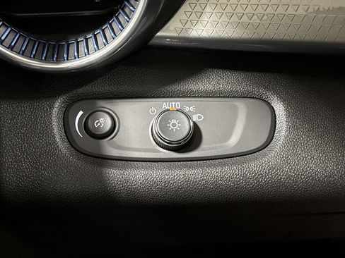 New 2026 Chevrolet Trax LT w/ LT Convenience Package FWD image 18