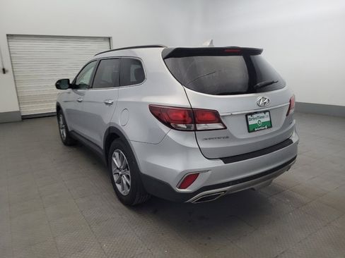 Used 2018 Hyundai Santa Fe SE image 5