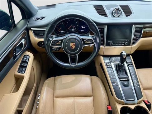 Used 2018 Porsche Macan w/ Premium Package Plus AWD/4WD image 10
