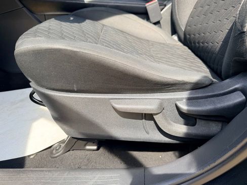 Used 2021 Nissan Kicks SV FWD image 10