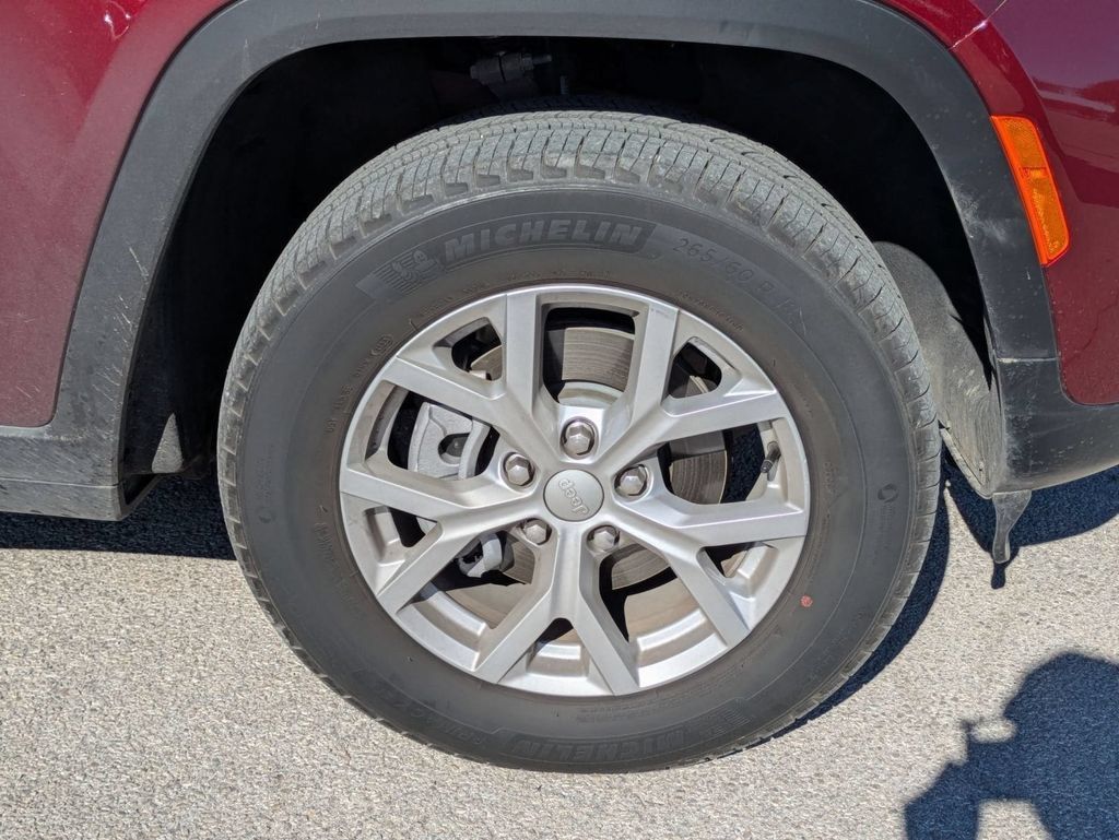 Used 2025 Jeep Grand Cherokee Laredo X RWD image 20