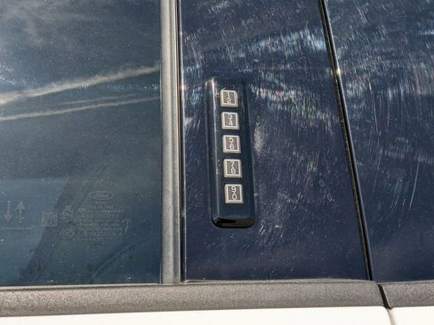 Used 2023 Ford F250 Lariat w/ FX4 Off-Road Package image 29