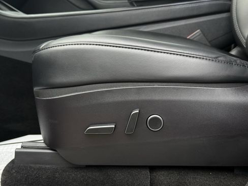 Used 2021 Tesla Model Y Long Range image 12