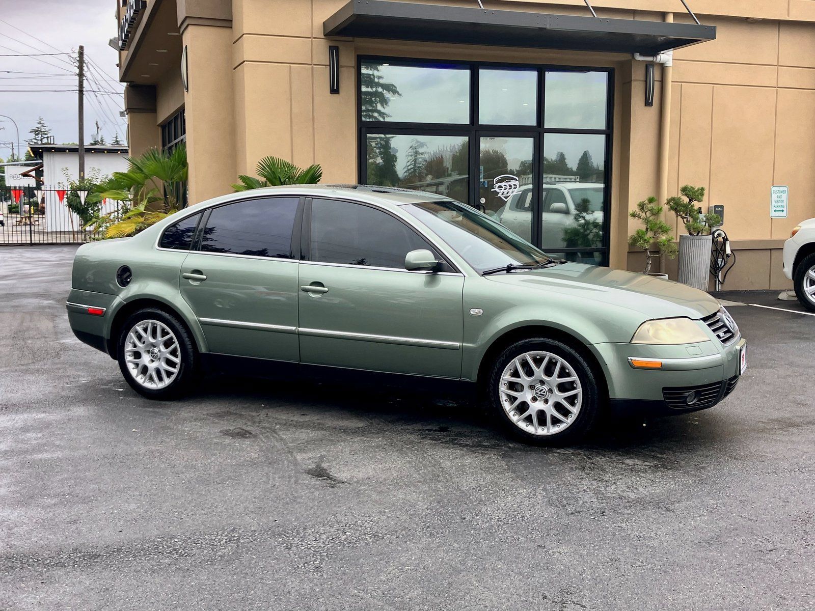 Used 2003 Volkswagen Passat W8 AWD/4WD image 1