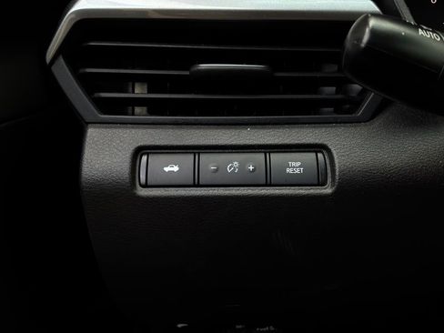 Used 2025 Nissan Altima 2.5 SV FWD image 22