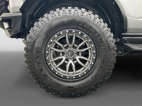 Used 2022 Ford Bronco Badlands image 14