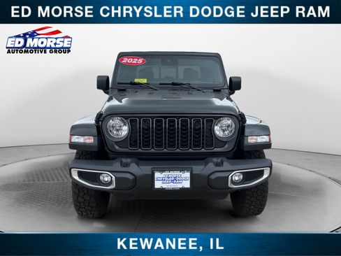 Used 2025 Jeep Gladiator Sport AWD/4WD image 8
