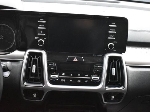 Used 2021 Kia Sorento S image 19