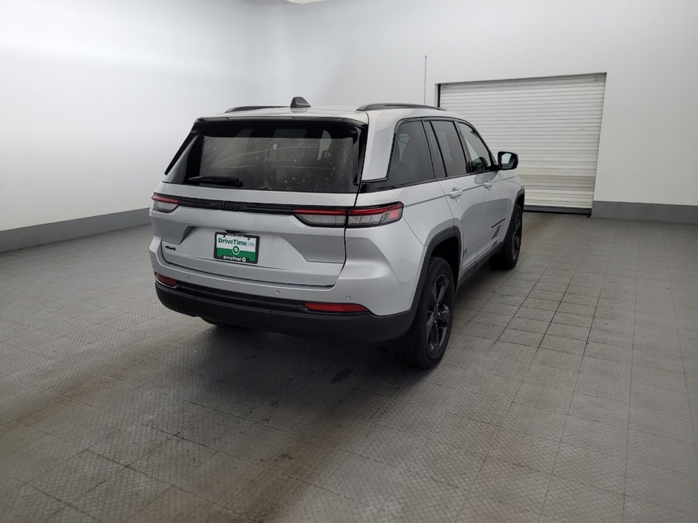 Used 2023 Jeep Grand Cherokee Altitude AWD/4WD image 9