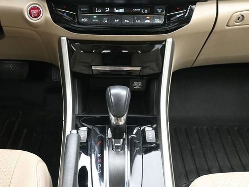 Used 2017 Honda Accord Touring image 23