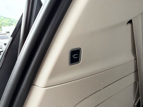 Used 2022 Chrysler Pacifica Touring-L FWD image 15