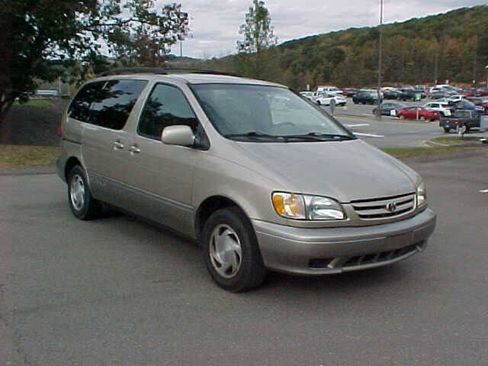 Used 2002 Toyota Sienna LE w/ Symphony Pkg image 20