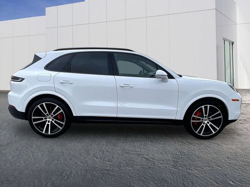 Certified 2024 Porsche Cayenne S AWD/4WD image 8