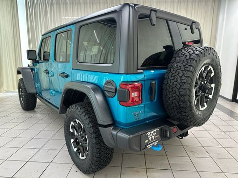 Used 2024 Jeep Wrangler Rubicon w/ Technology Group image 9