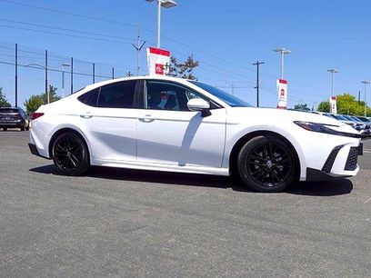 Used 2025 Toyota Camry SE w/ Convenience Package