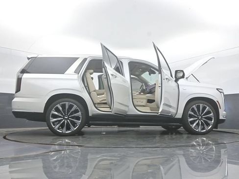 Certified 2025 Cadillac Escalade Premium Luxury Platinum AWD/4WD image 61