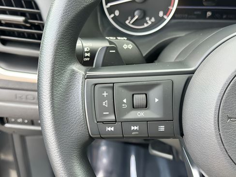 Used 2024 Nissan Rogue S AWD/4WD image 13