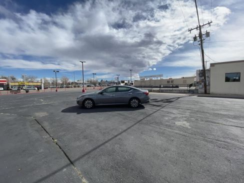 Used 2025 Nissan Altima 2.5 SV image 12