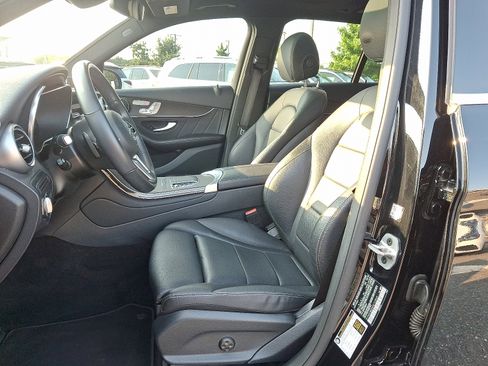 Used 2022 Mercedes-Benz GLC 300 4MATIC SUV image 13