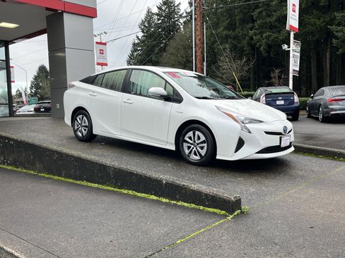 Certified 2016 Toyota Prius Four image 1