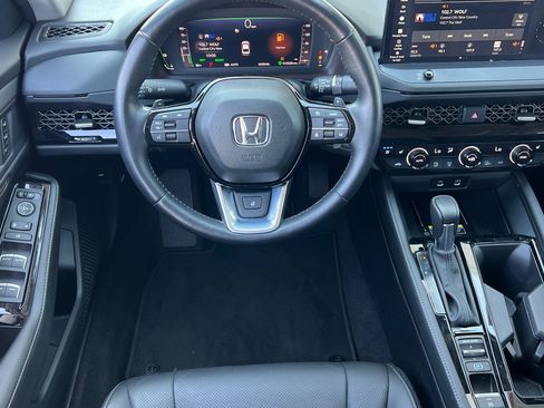 Used 2025 Honda Accord Touring image 14