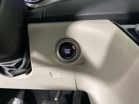 Used 2024 Chrysler Pacifica Touring-L image 25